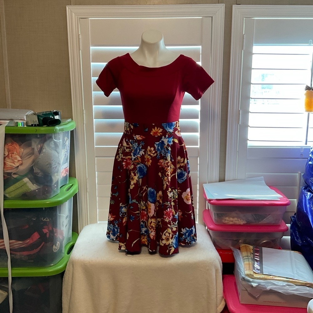 Chic Burgundy Floral Mini Dress